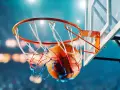 Un canestro di pallacanestro con la palla che entra nella retina. Un'immagine che evoca la soddisfazione di raggiungere il proprio fabbisogno nutrizionale giornaliero.