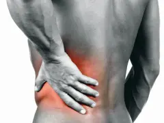 Uomo con mano sulla schiena, evidenziata in rosso, per indicare una **lombosciatalgia acuta che non passa**.