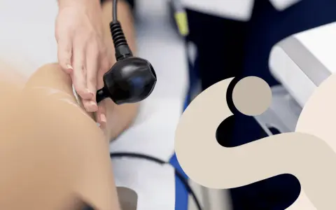 Applicazione di laser terapia per il recupero muscolare e la riduzione del dolore.