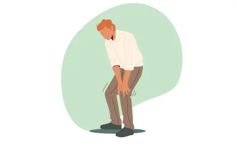 Uomo con dolore alle gambe, possibili microlesioni muscolari dopo allenamento.