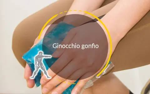 Ghiaccio su un ginocchio gonfio per alleviare il dolore.