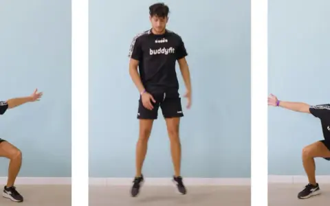 Giovane atleta in tenuta sportiva esegue esercizi di tabata. Tre pose mostrano un movimento dinamico di squat e salto.